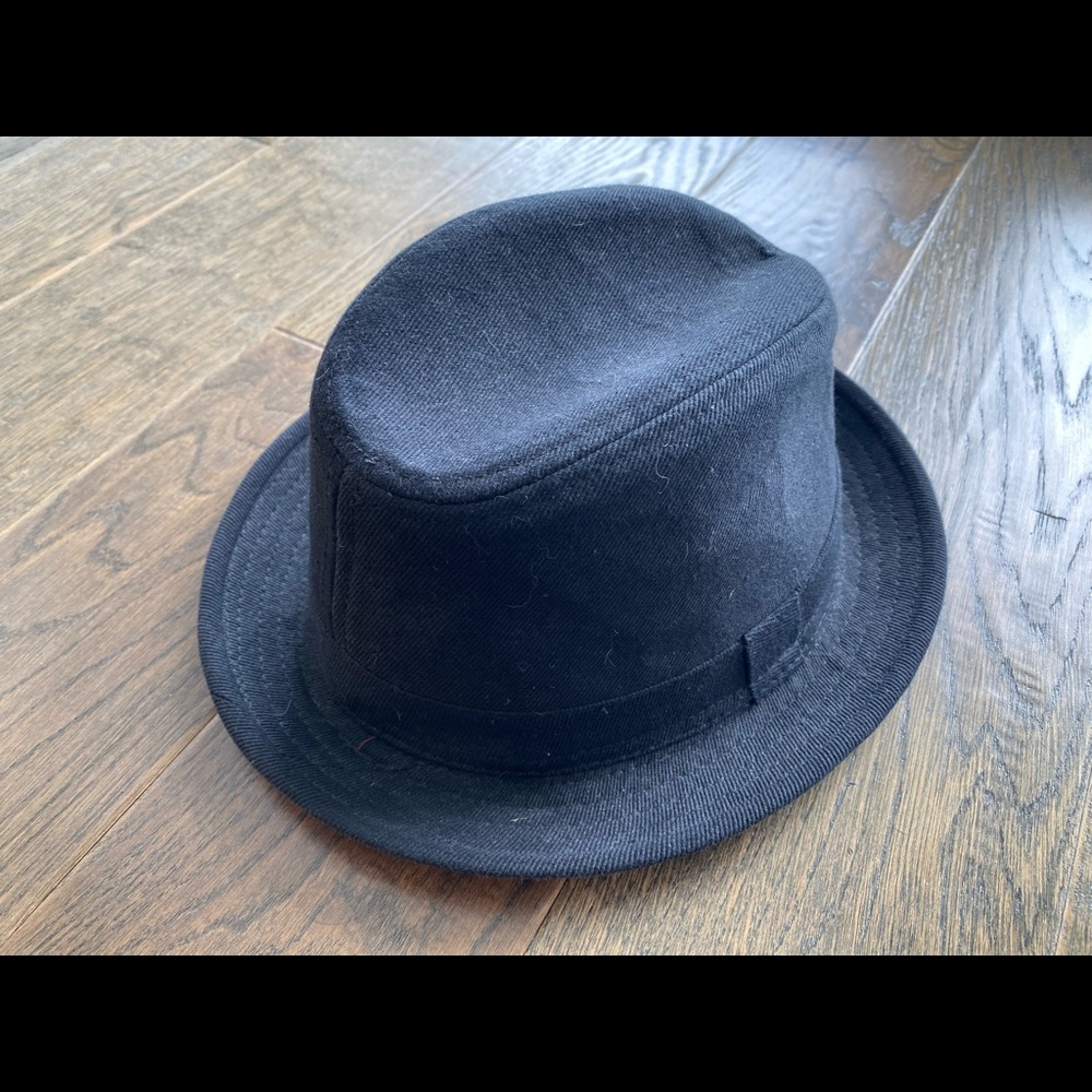 Zara hat
